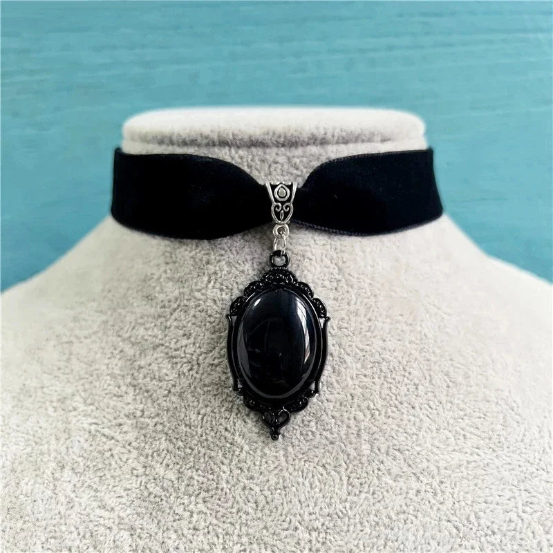 Gothic Vampire Cameo Pendant Choker – Velvet Necklace