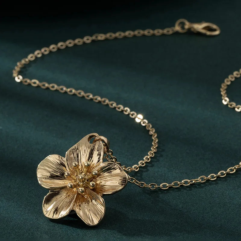 Wrinkled 3D Flower Pendant Necklace