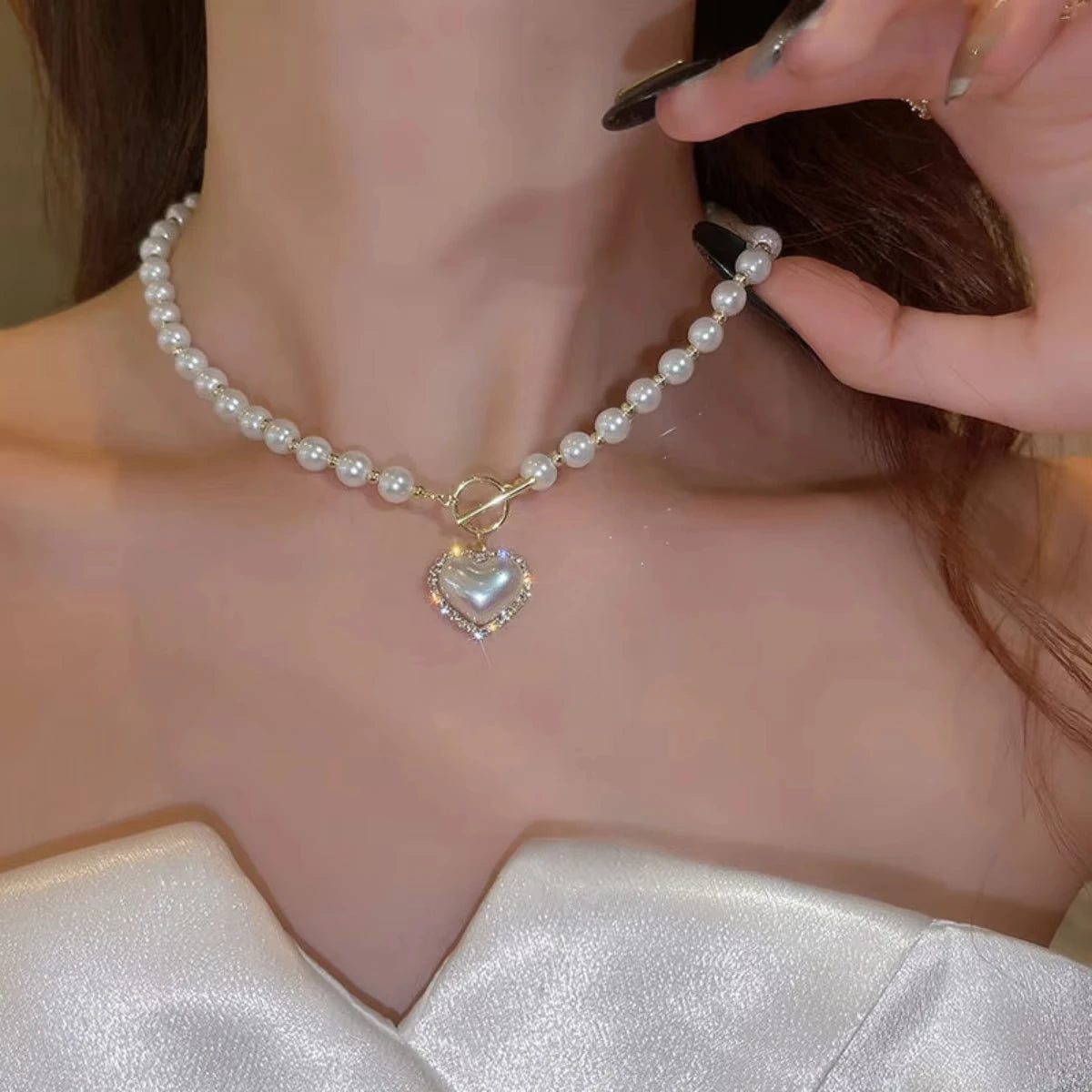 Elegant Pearl Necklace – Heart Pendant Luxury