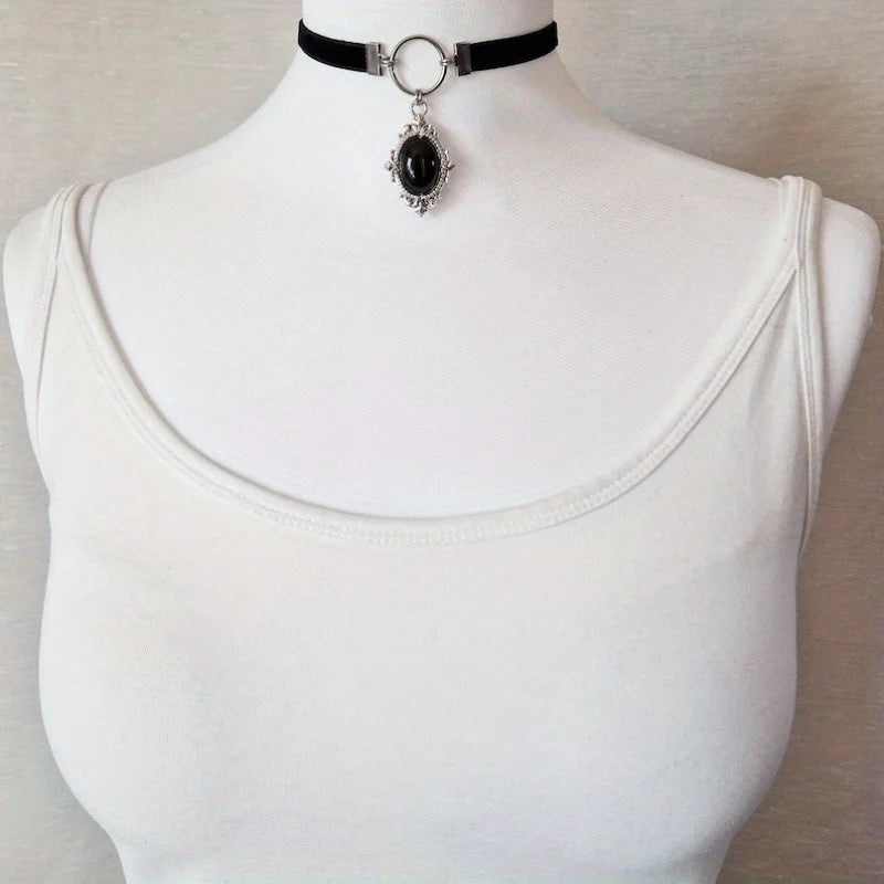 Gothic Vampire Cameo Pendant Choker – Velvet Necklace