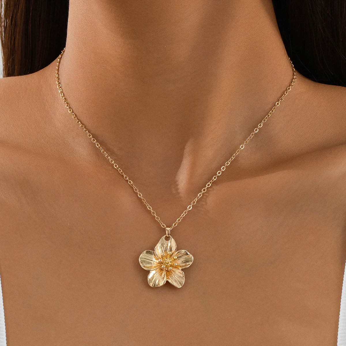 Wrinkled 3D Flower Pendant Necklace