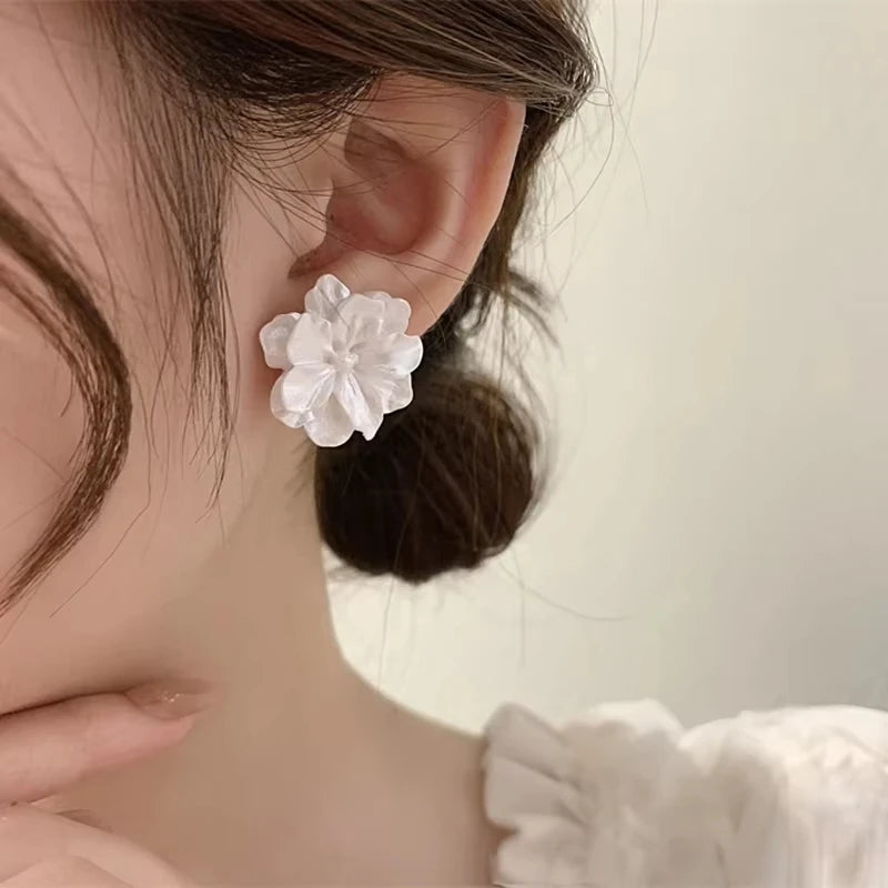 White Flower Acrylic Stud Earrings