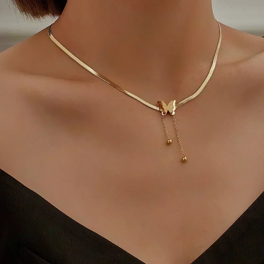 Wrinkled 3D Flower Pendant Necklace