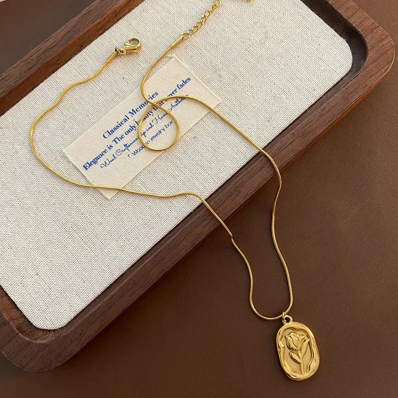 Wrinkled 3D Flower Pendant Necklace