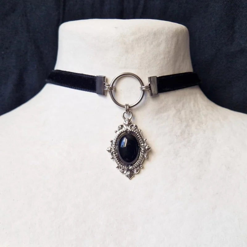 Gothic Vampire Cameo Pendant Choker – Velvet Necklace