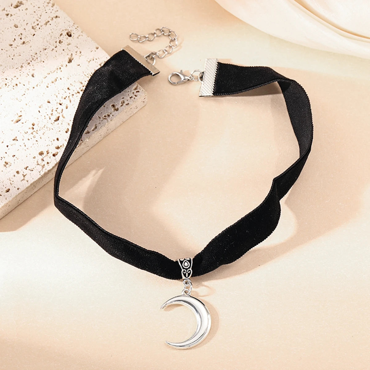 Gothic Vampire Cameo Pendant Choker – Velvet Necklace