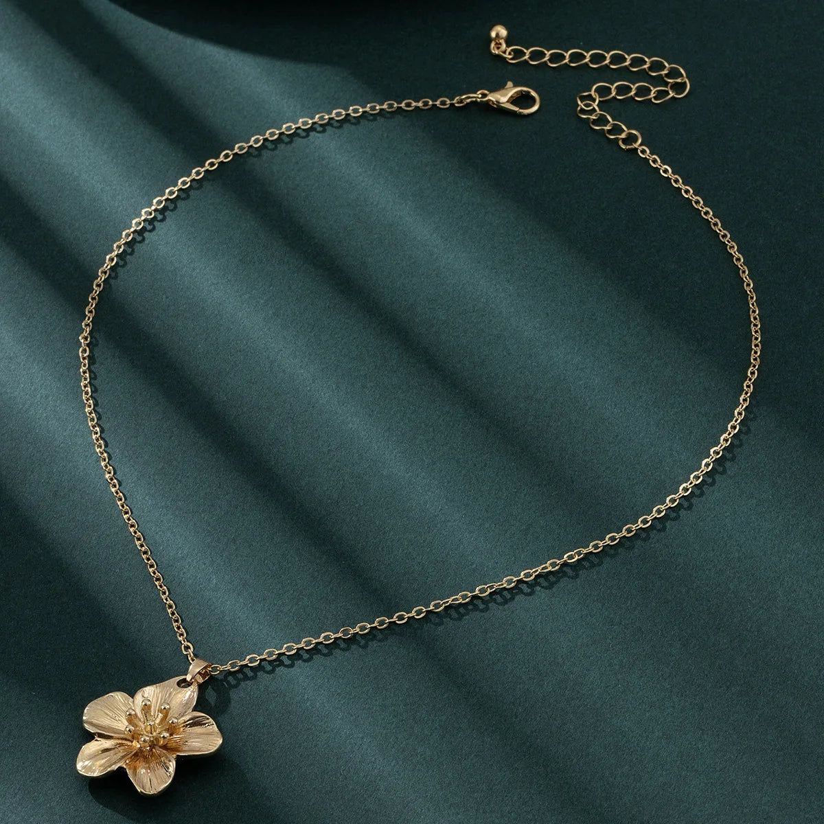 Wrinkled 3D Flower Pendant Necklace
