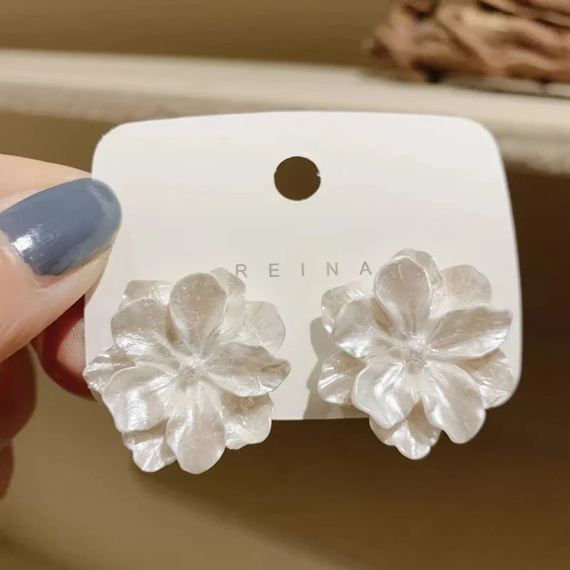 White Flower Acrylic Stud Earrings