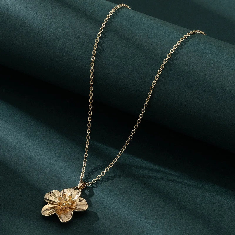 Wrinkled 3D Flower Pendant Necklace