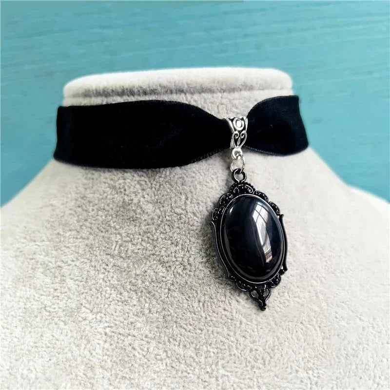 Gothic Vampire Cameo Pendant Choker – Velvet Necklace