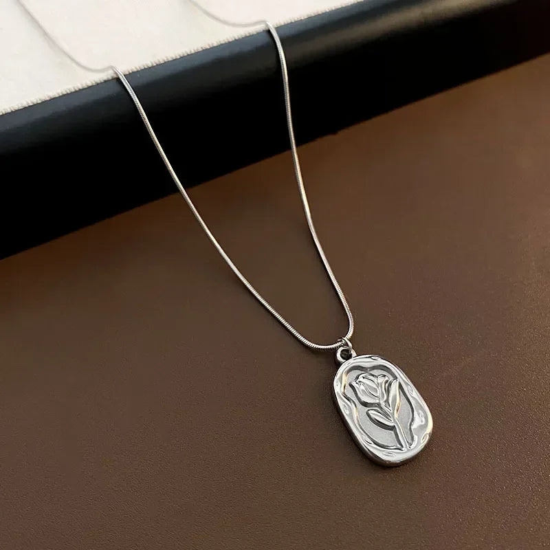 Wrinkled 3D Flower Pendant Necklace