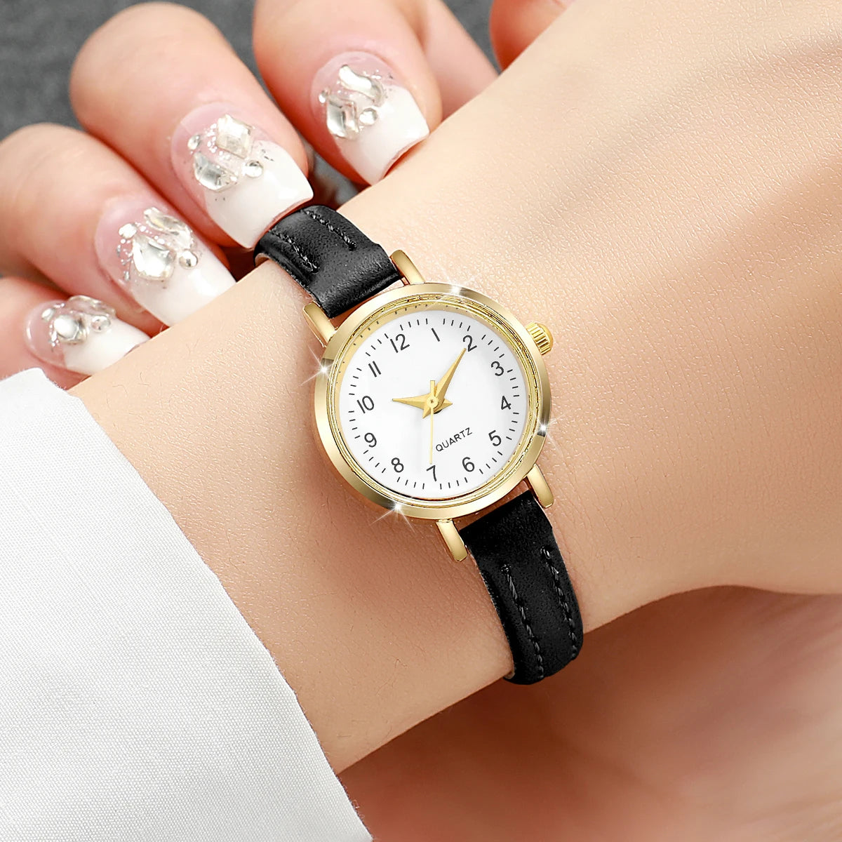 Women’s Fashion Small Roman Dial Quartz Watch