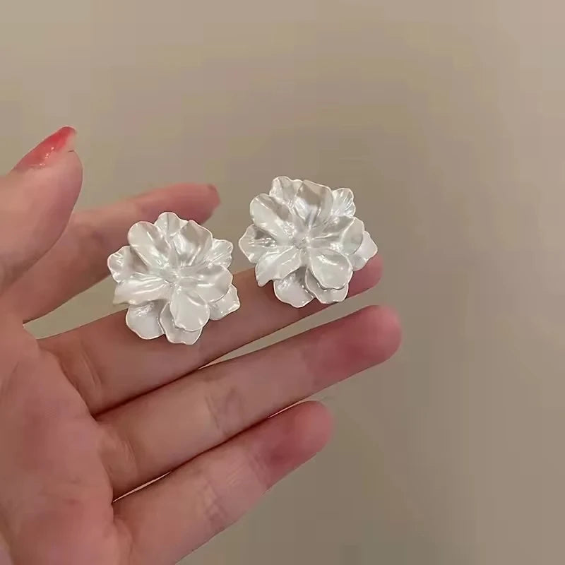White Flower Acrylic Stud Earrings
