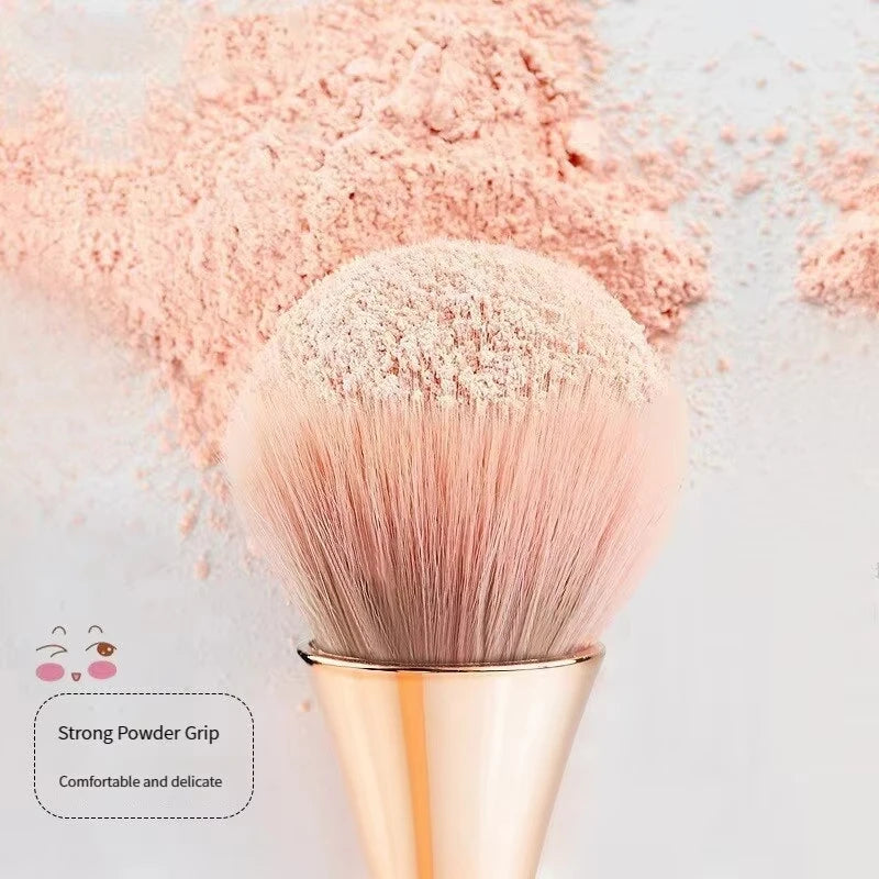 Soft Luxe Fan Face Brush