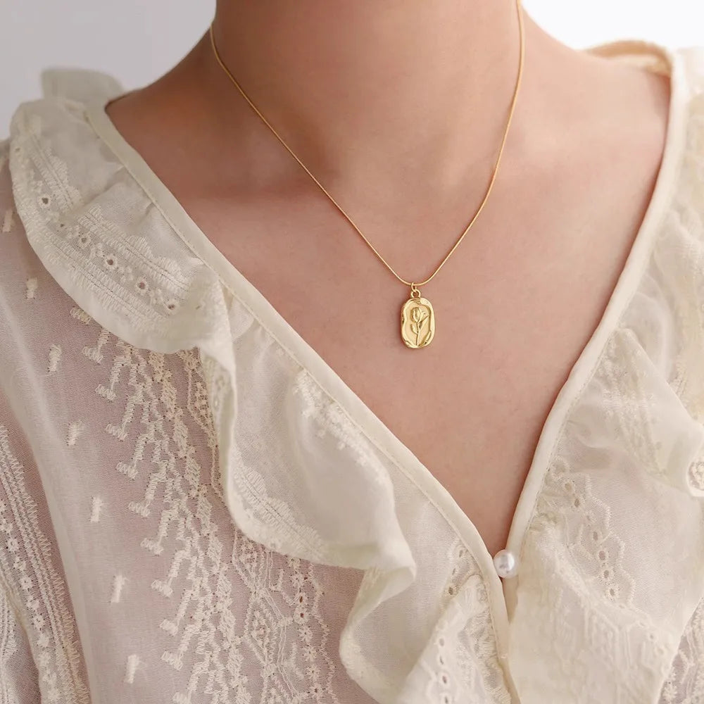 Retro Embossed Tulip Pendant Necklace – Stainless Steel